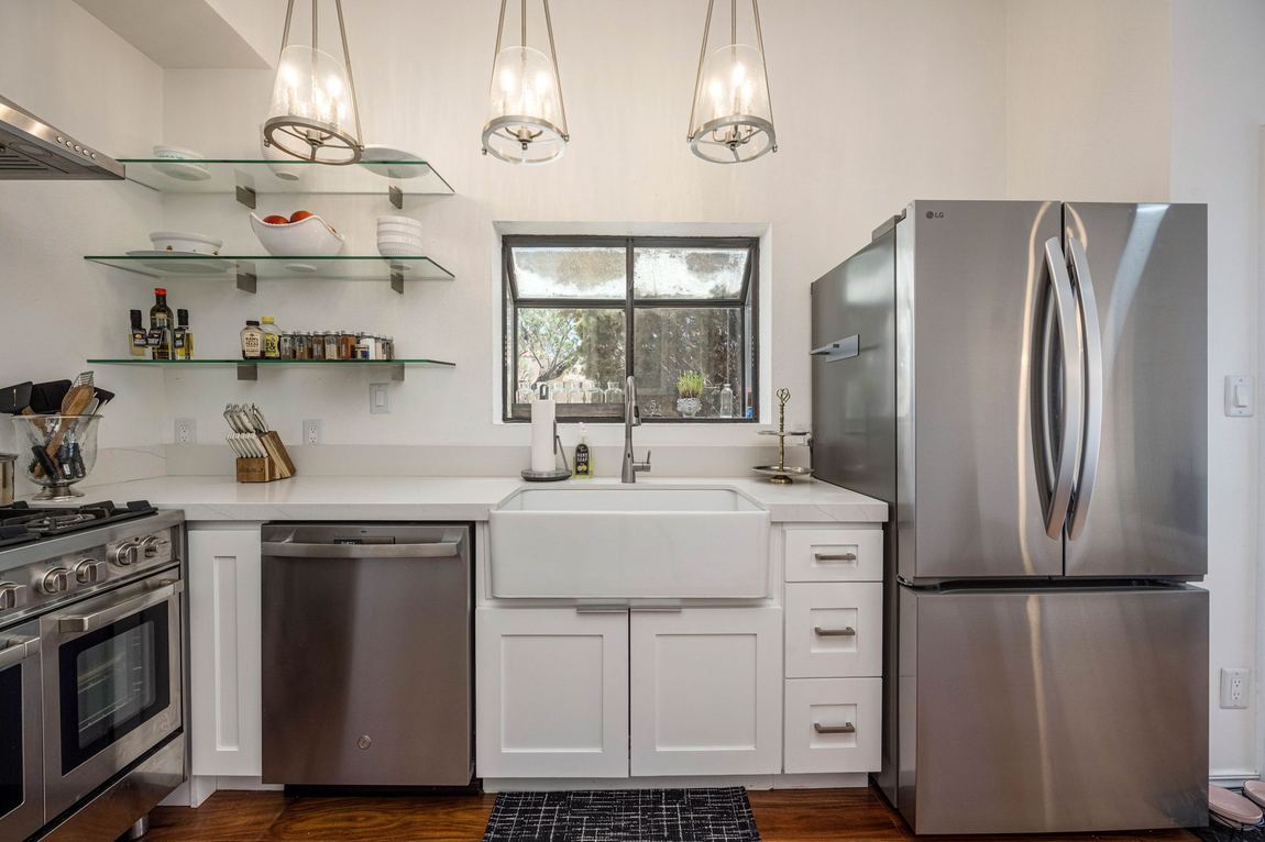 Farmhouse sink and range