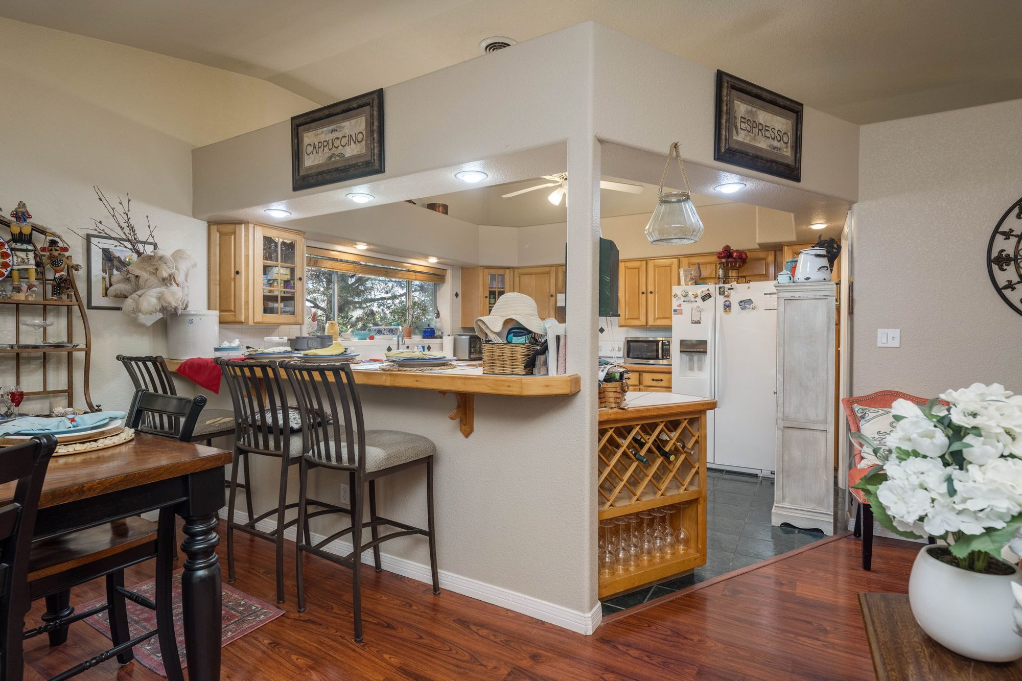 Breakfast bar and built-in wine rack
